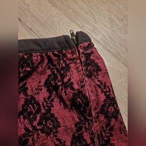 Elegant Black Lace Overlay Pencil Skirt